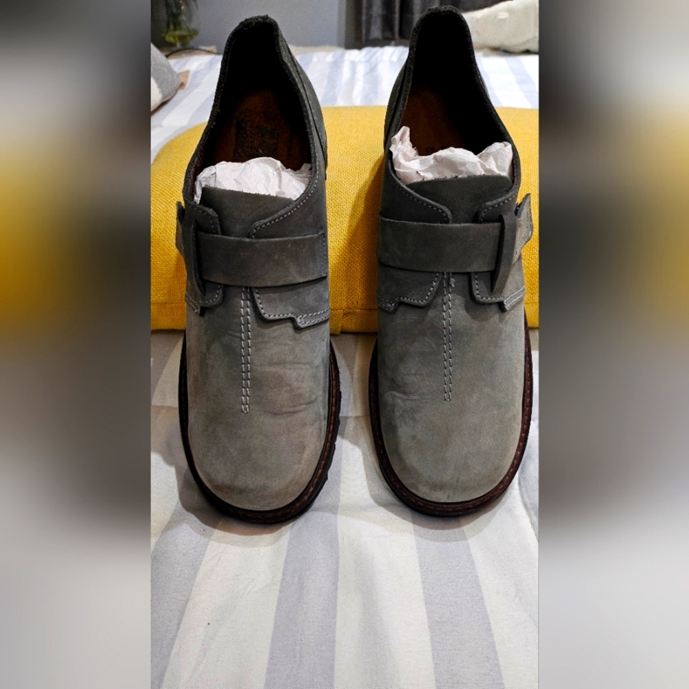 Womens size 11 NOAT shoes
